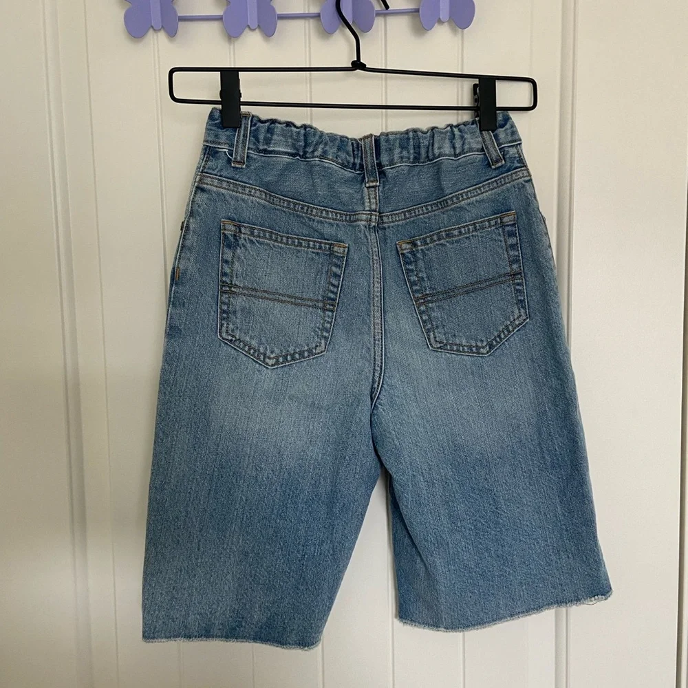 EUC | Oshkosh B’gosh girl’s patched raw hem light wash‎ relaxed denim shorts 14